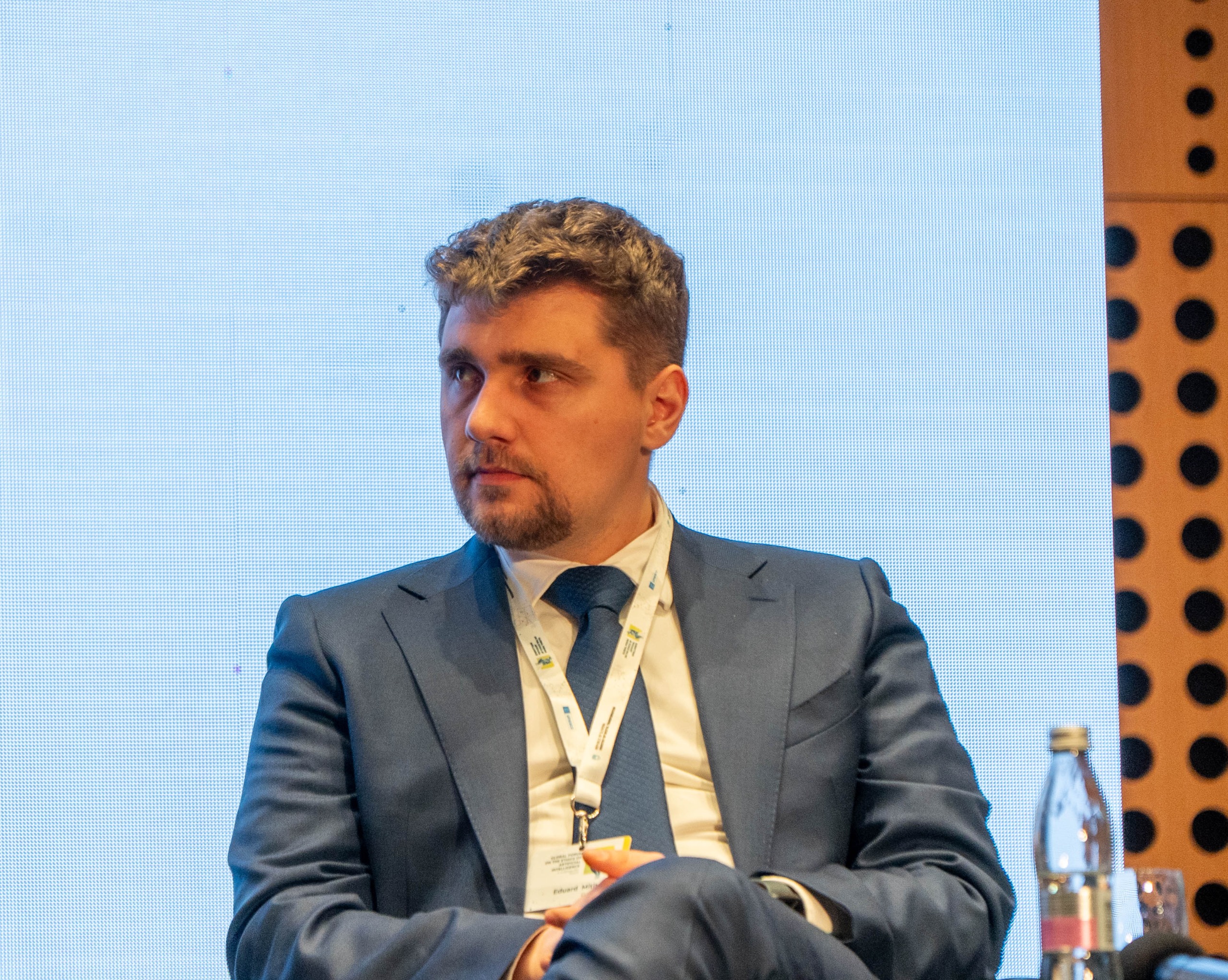 Aceste inițiative sunt cruciale în abordarea provocărilor din domeniul inteligenței artificiale, contribuind la modelarea unei evoluții sustenabile și nediscriminatorii a acestei tehnologii emergente.” - a declarat Eduard Mititelu.