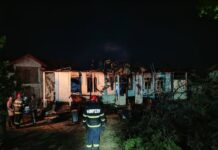 Un bărbat din localitatea Oneaga, comuna Cristești, a rămas fără casă în urma unui incendiu, noaptea trecută.