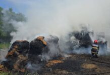 Copiii s-au jucat cu focul la Vorniceni – au ars circa 40 de baloți de paie, trei ore s-au luptat pompierii cu flăcările