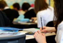 PSD ne vrea înapoi în comunism. Numere matricole pe mană mai trebuie și tunsoare standard. Atât i-a dus mintea