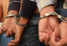 Au bătut doi adolescenți pe motiv că ar fi făcut gălăgie în preajma locuințelor lor, cei doi bărbați au fost reținuți pentru agresiune asupra unor minori și au fost emise și ordine de protecție