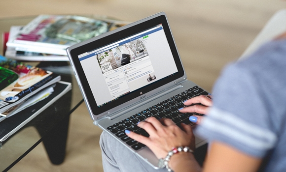 idei-de-postari-pe-facebook (1)