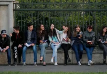 „Tinerii nu mai sunt ca pe vremuri.” Auzim asta peste tot (Video)