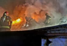 Unul dintre bărbații prinși în incendiul din gospodăria de la Săveni de azi noapte a fost salvat de un tânăr polițist (Video)