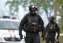 Furtul de bijuterii îl costă libertatea – Polițiștii din cadrul Serviciului de Investigații Criminale au emis ordonanță de reținere pentru 24 de ore, pe numele unui bărbat de 37 de ani, bănuit de comiterea infracțiunii de furt calificat (Video)