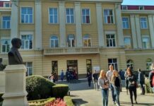 Tot mai mulți tineri români crescuți în diaspora aleg să vină la facultate în România👉Iașiul este printre cele mai căutate orașe universitare👇
