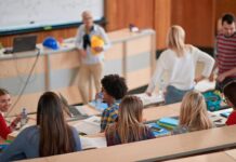 Tot mai mulți tineri aleg facultatea! Universitățile din toată țara au mai mulți candidați decât anul trecut👇