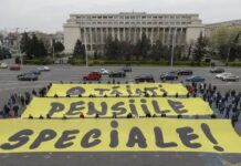 Românii se spetesc muncind iar peste 900 de parlamentari încasează pensii speciale. Au condus țara spre dezastru și încasează pentru asta.
