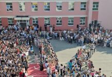 Se pregătește încă o zi liberă pentru bugetari: prima zi de școală – Economia e pe chituci și statul trimite părinții la festivitățile școlare pline de discursuri ale politicienilor fără carte