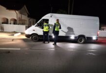 Noapte cu ghinion pentru patru transportatori de lemn – au dat nas în nas cu polițiștii