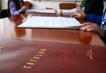 Directorii de școli vor preda mai puțin 👉Maxim 8 ore pe săptămână au voie în clase👇