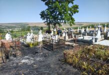 Incendiile pârjolesc pământul. Cimitire în flăcări la Strahotin și Coștiugeni