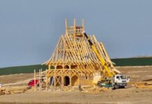 Pentru că a construit ilegal, fără autorizație, Gigi Becali și-a demolat biserica din Techirghiol